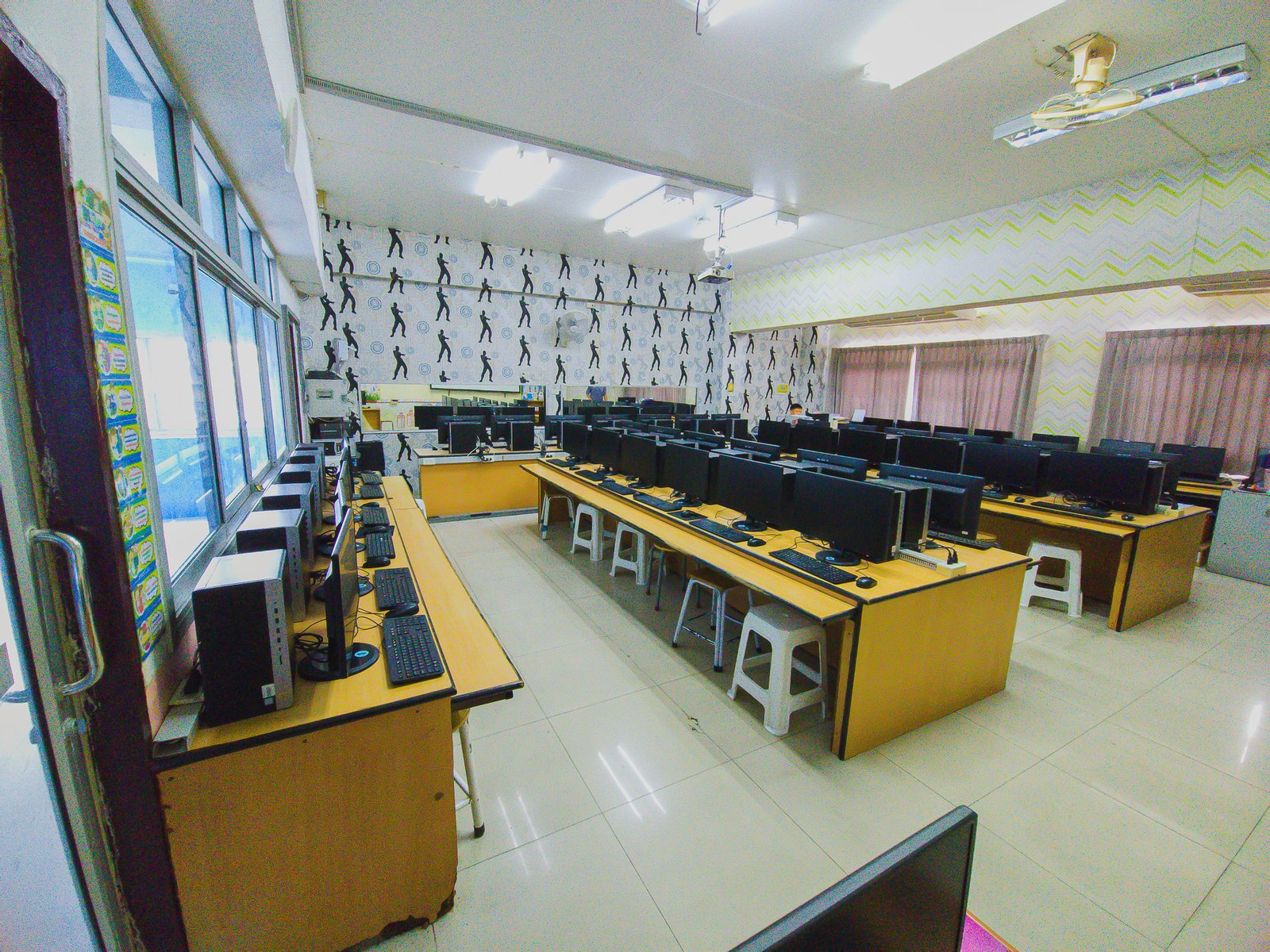 ห้องเรียนคอมพิวเตอร์